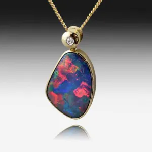 18kt Yellow Gold Opal pendant