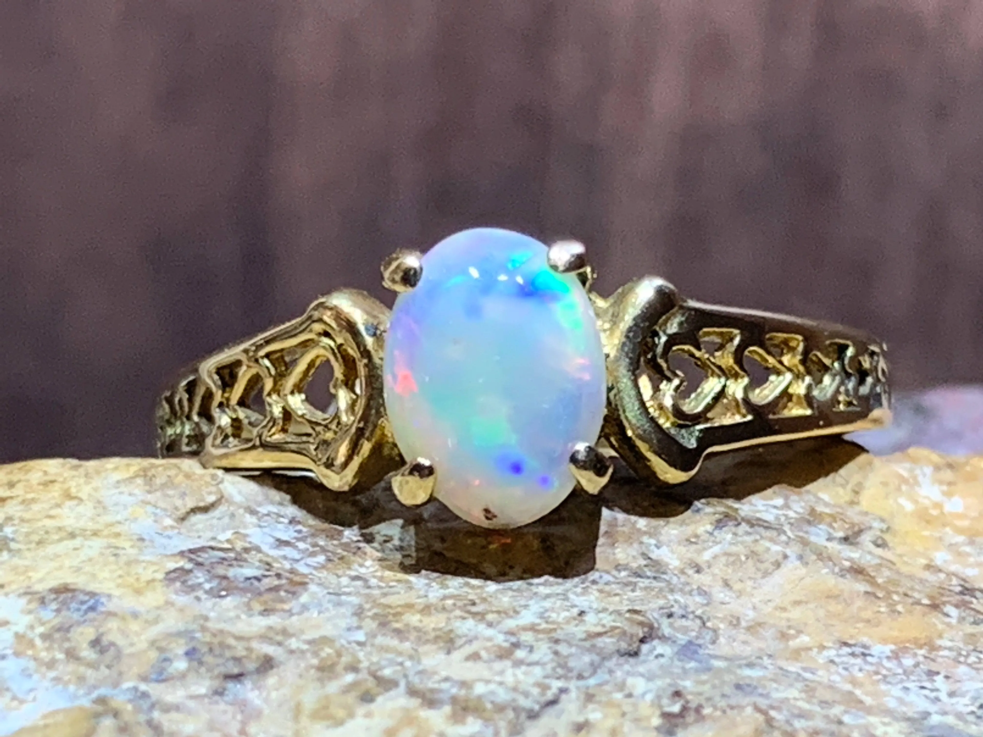 18kt Yellow Gold Opal ring