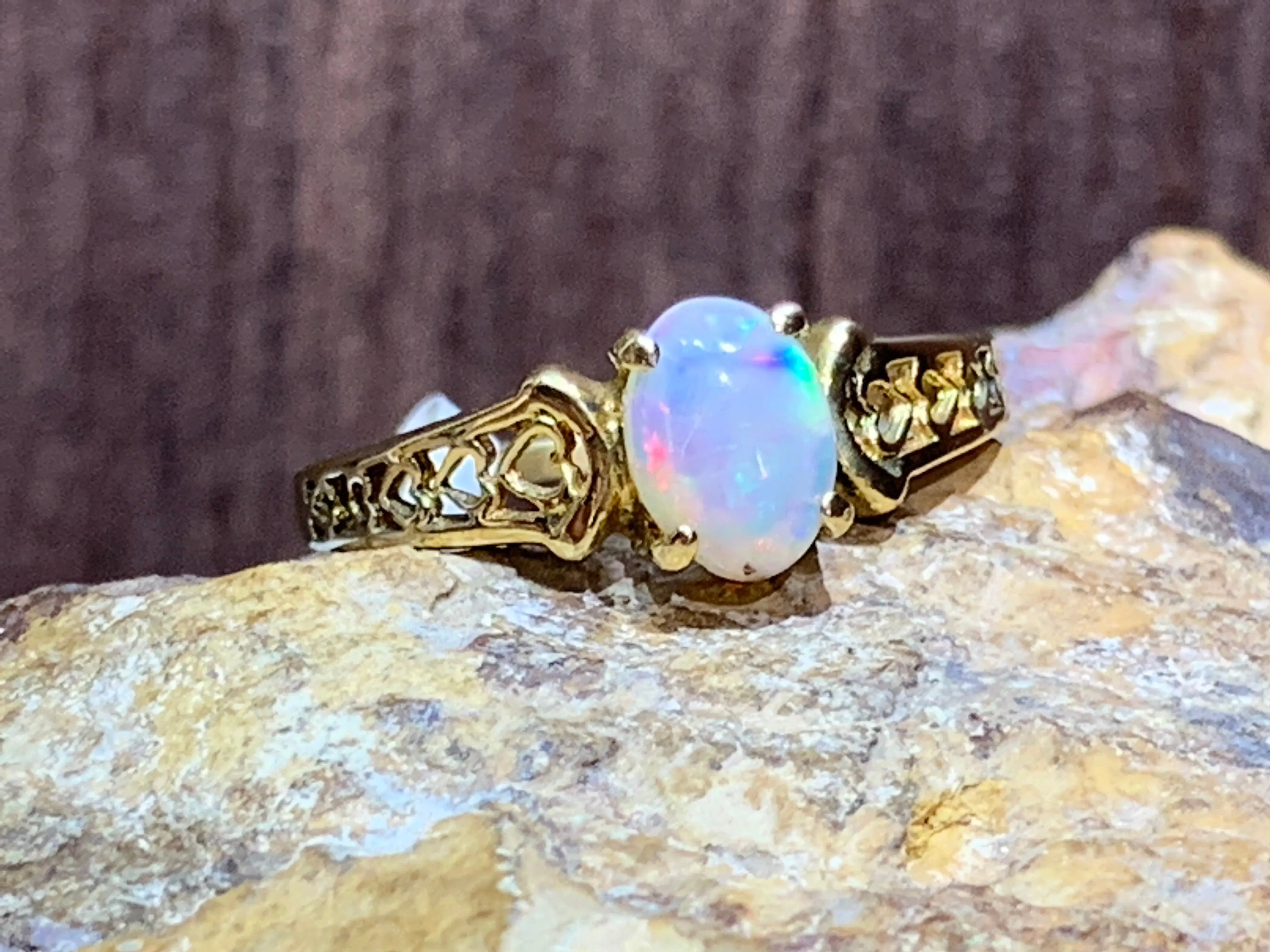 18kt Yellow Gold Opal ring