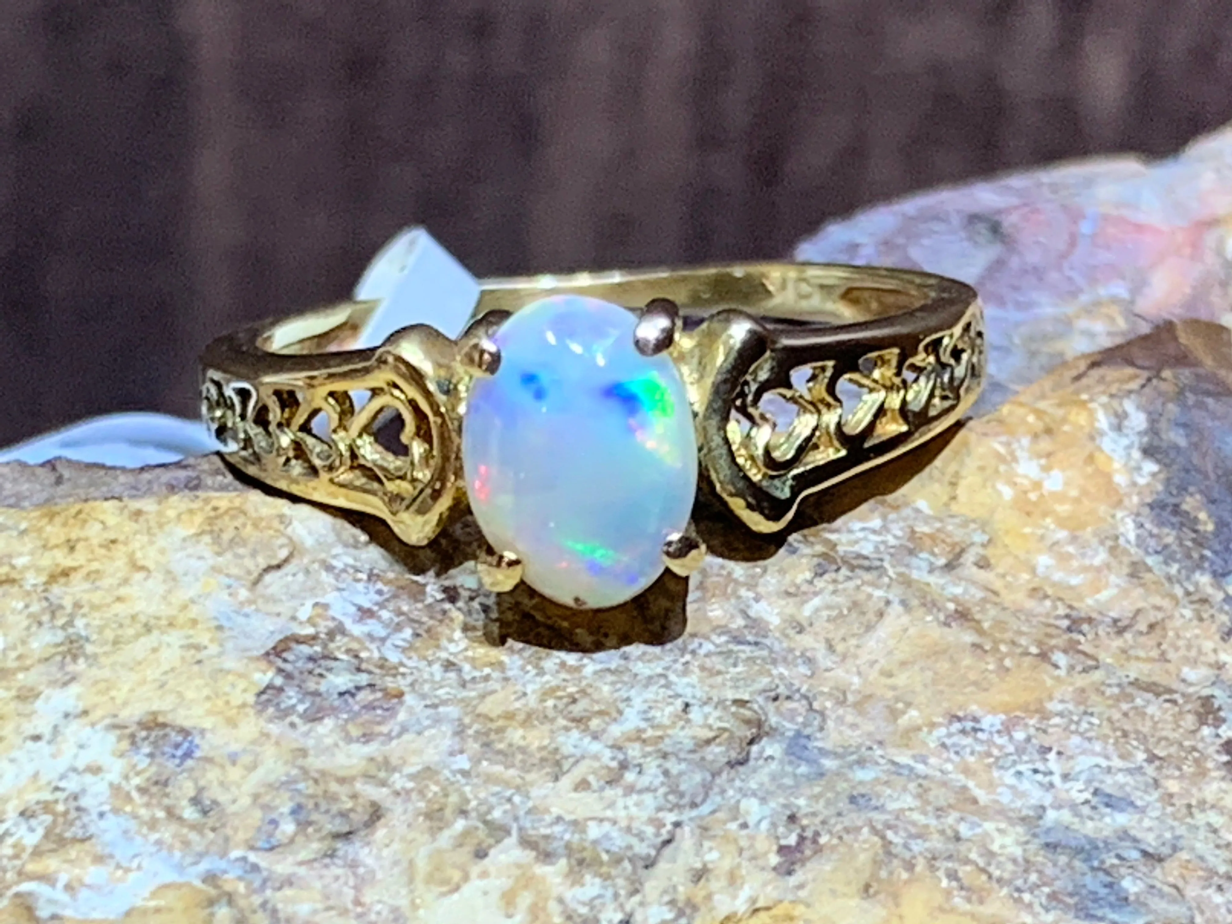 18kt Yellow Gold Opal ring