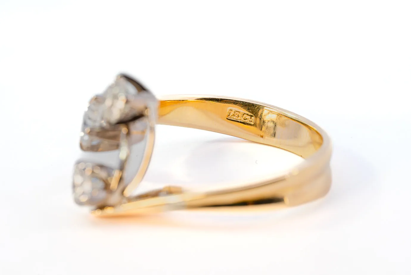 Magnificent 18ct Yellow & White Gold 3-Stone Diamond Ring