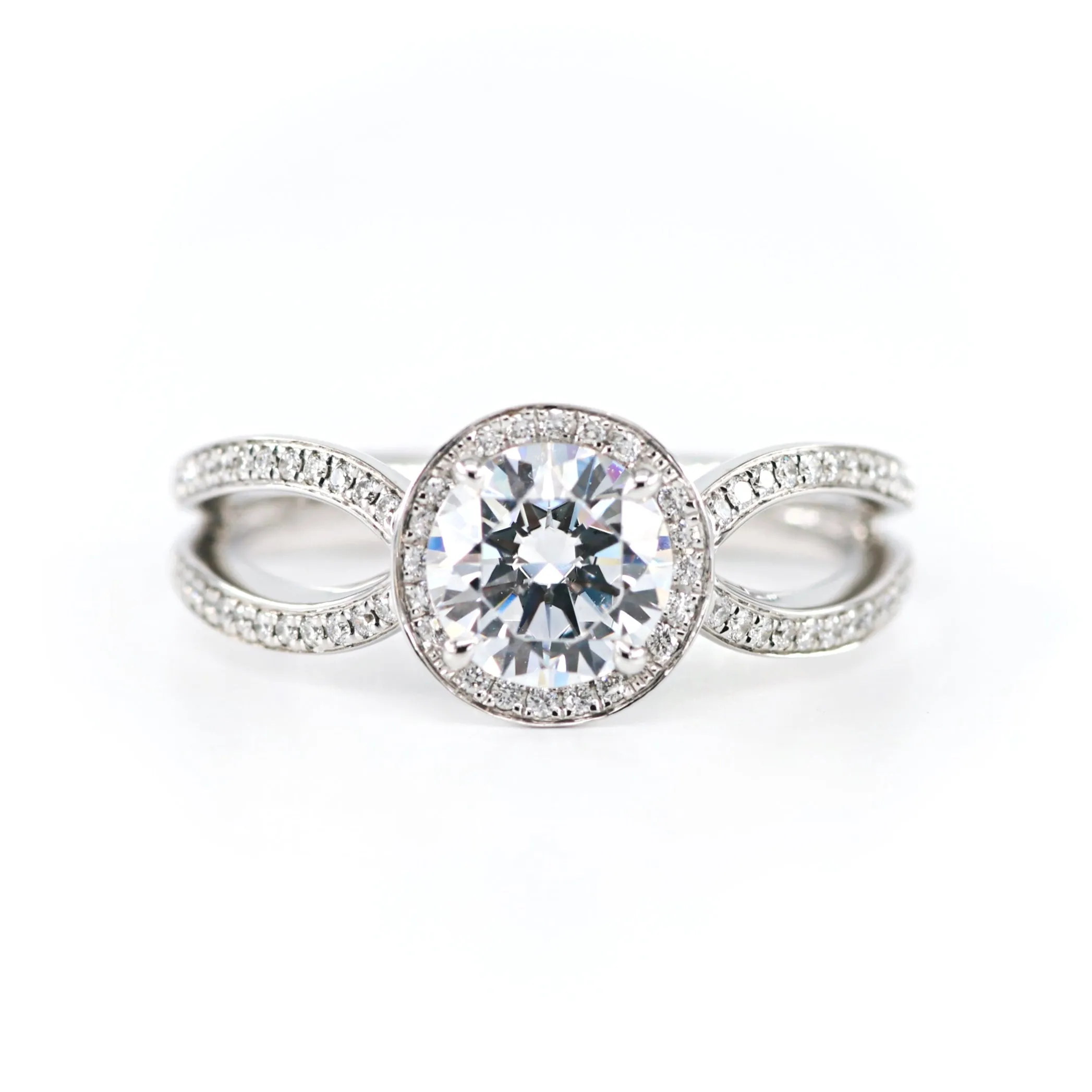 Round Halo Diamond Engagement Ring 4690070